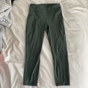 Lululemon leggings 25’ cropped length